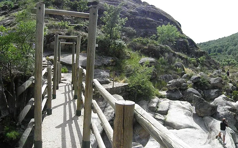 Pozas de granito de Los Pilones en la Garganta de los Infiernos, Valle del Jerte