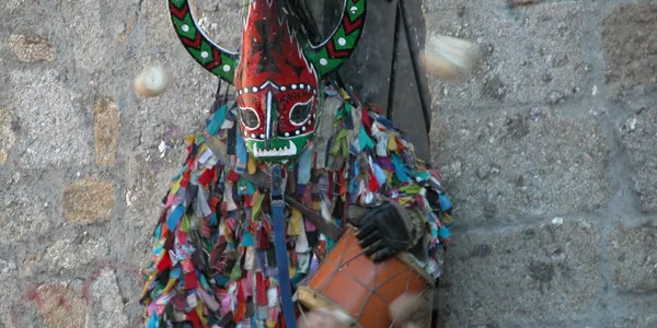 Traje de Jarramplas expuesto en el museo de Piornal, Valle del Jerte
