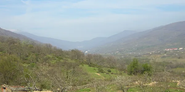 Sendero de montaña de la Ruta de Carlos V, entre Tornavacas y Jarandilla