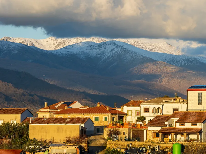 Vista de Valdastillas, pueblo de la Cascada del Caozo en el Valle del Jerte