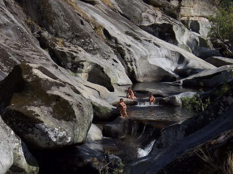 Piscina natural para el baño de verano en el Valle del Jerte